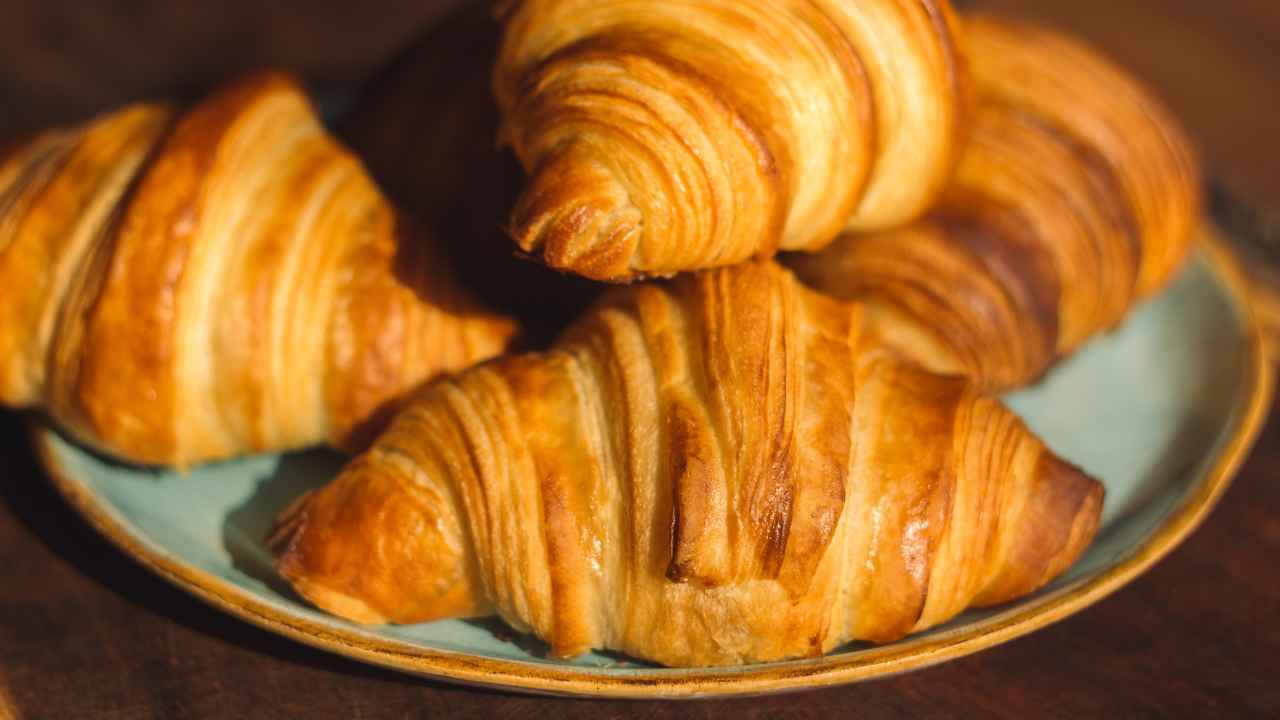 Cornetti senza forno a colazione - RicettaSprint