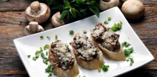 Crostini con crema di funghi