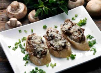Crostini con crema di funghi