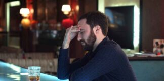 Crying Bar per non piangere da solo: qui entri solo se sei triste! Crying bar dove si trovano - RicettaSprint