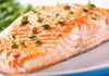 Filetto di salmone al forno con yogurt ed erbe aromatiche. ricettasprint.it