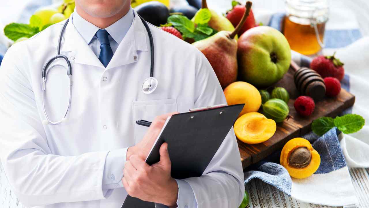 Frutta estiva ed un medico