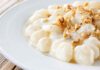 Gnocchi di patate con crema di gorgonzola e noci. ricettasprint.it