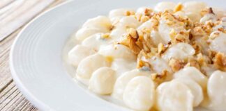 Gnocchi di patate con crema di gorgonzola e noci. ricettasprint.it