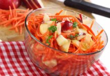 Ho preparato un’insalata di carote con quello che avevo nel frigo, ho fatto un primo piatto light super fresco a prova di dieta Ho preparato un’insalata di carote con quello che avevo nel frigo, ho fatto un primo piatto light super fresco a prova di dieta