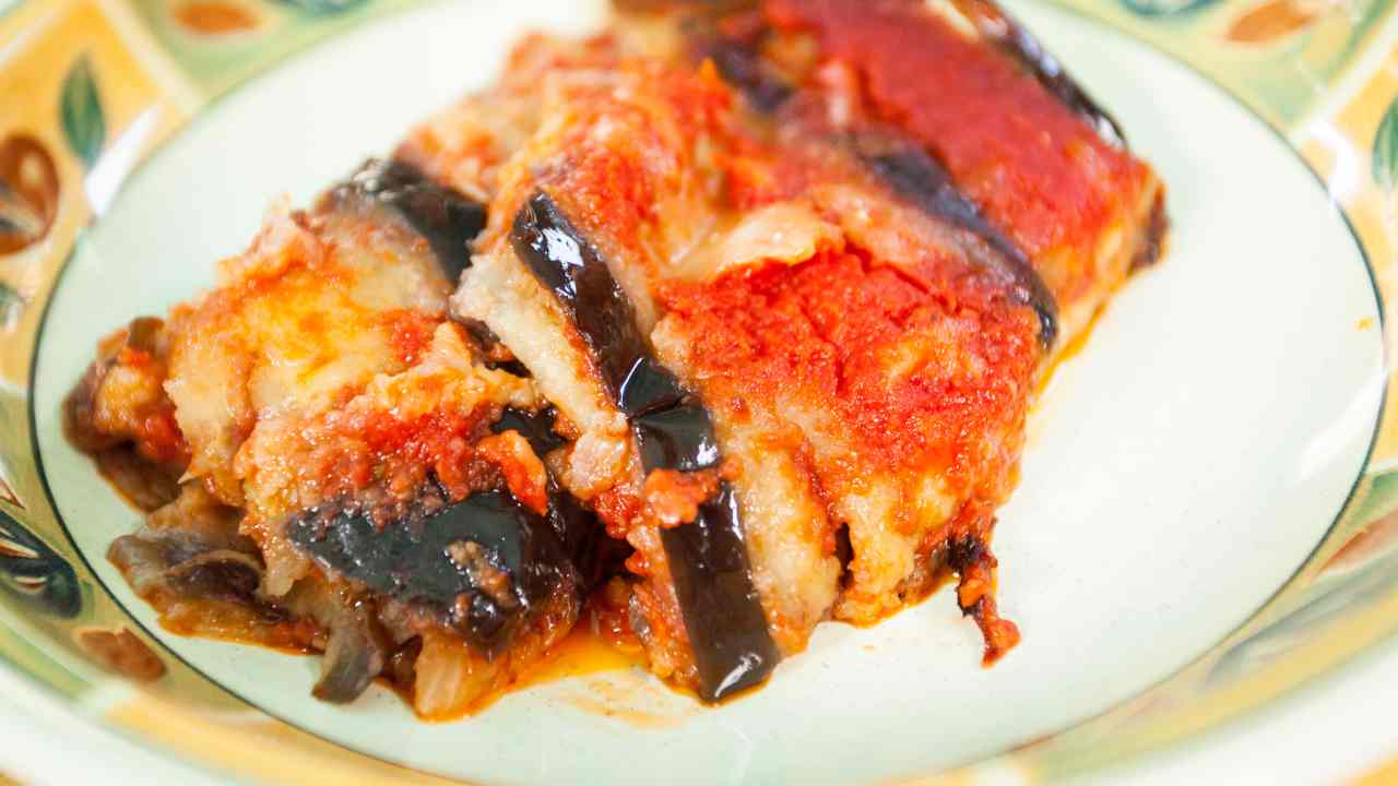 Involtini di melanzane ripieni di ricotta - Ricettasprint.it