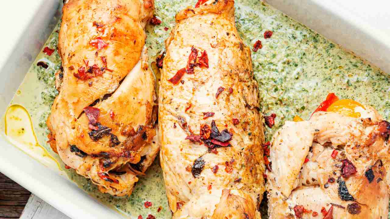 Involtini di pollo ripieni di prosciutto e formaggio ricettasprint.it