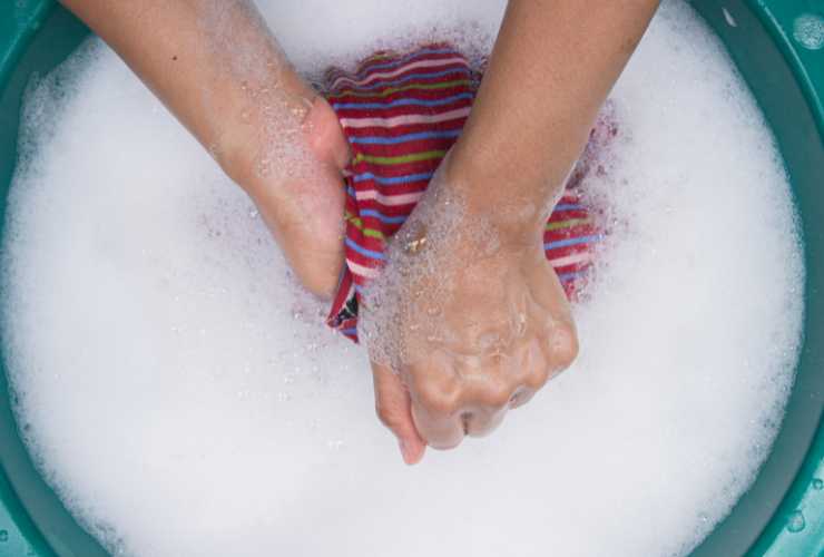 Macchie di sudore come toglierle - RicettaSprint