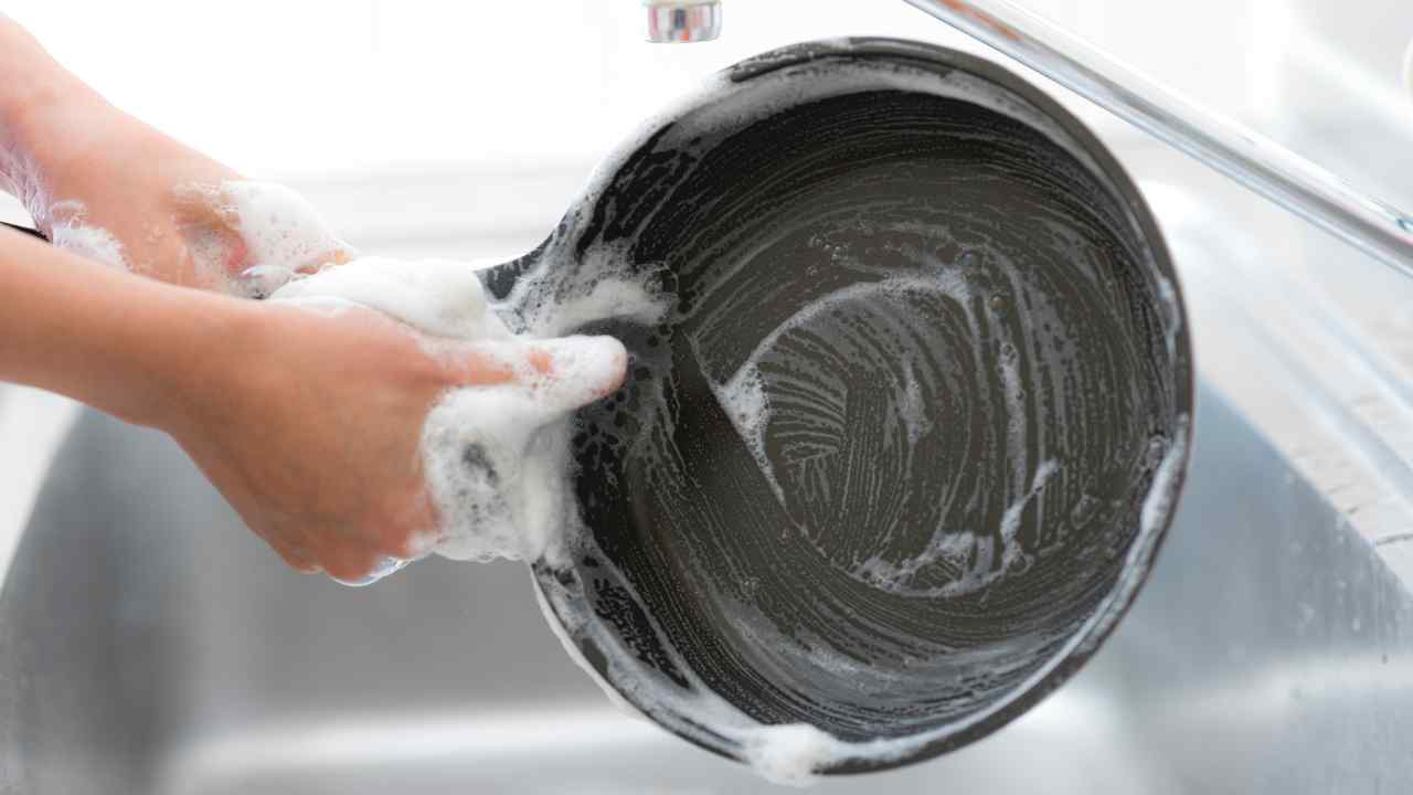 Padelle incrostate come pulirle - RicettaSprint