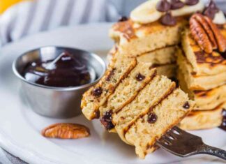 Pancake senza glutine e senza lattosio con gocce di cioccolato - Ricettasprint.it