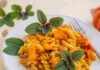 Pasta con zucca e crumble croccante