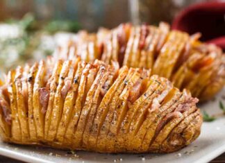 Patate hasselback con speck e provola - Ricettasprint.it