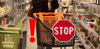 Un carrello della spesa al supermercato