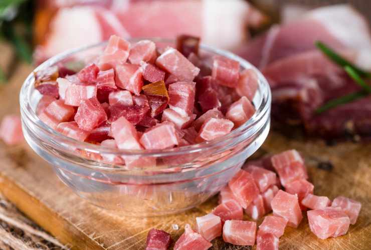 Piatto fatto con peperone pancetta e parmigiano - RicettaSprint
