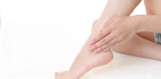 Piedi gonfi bevi questo - RicettaSprint