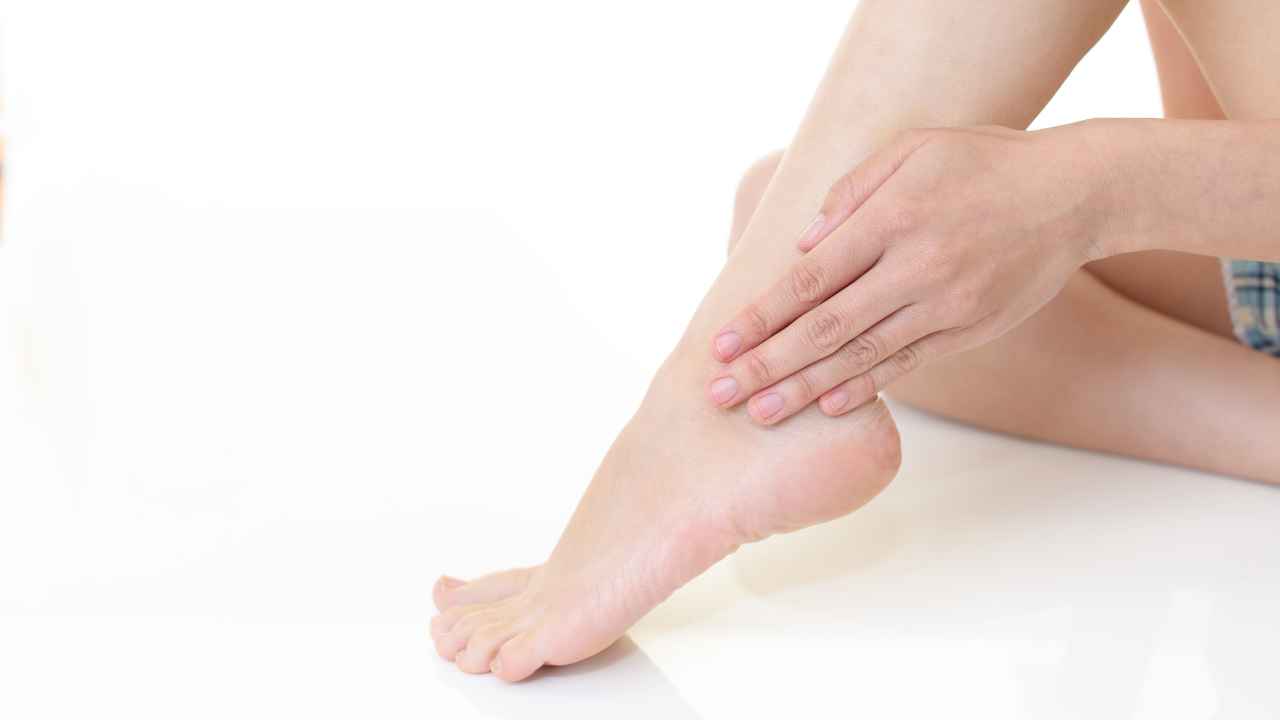Piedi gonfi bevi questo - RicettaSprint