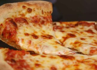 Pizza nella teglia - RicettaSprint