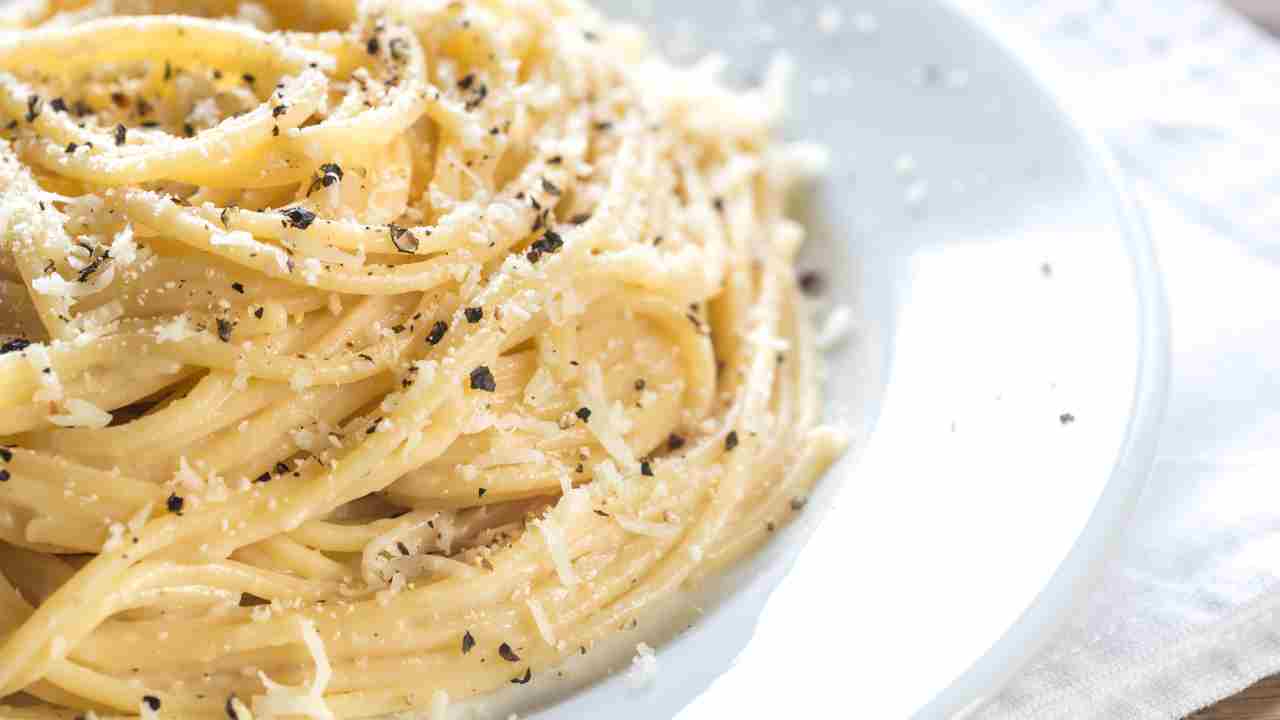 Pasta cacio e pepe ricettasprint.it