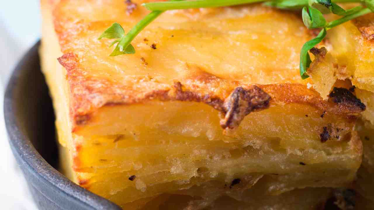 Sformato di patate e peperoni al forno