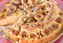 Una torta morbida e croccante, perfetta per tutti è gluten free, ti conquista sin da subito Torta fichi e mandorle gluten free - Ricettasprint.it