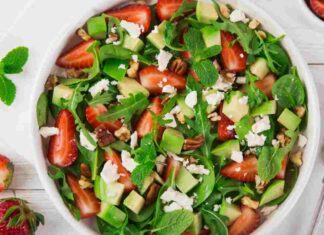 insalata di avocado fragole e feta ricettasprint.it