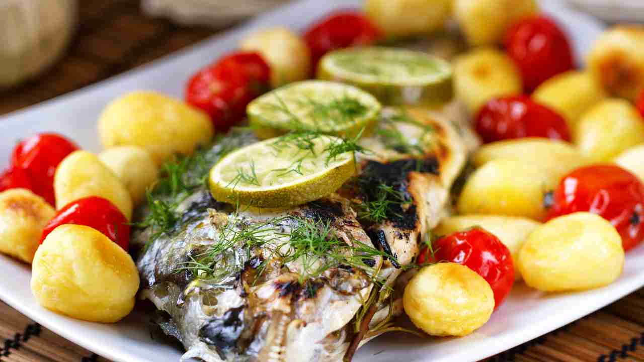 orata al cartoccio con patate e pomod