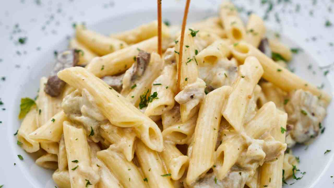 pasta salsiccia e funghi