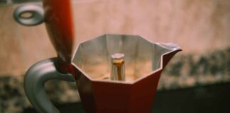 Attivare la caffettiera | Il trucco dei baristi non sbaglia mai | Si fa solo così