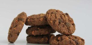 Biscotti al cioccolato e nocciole - Ricettasprint.it