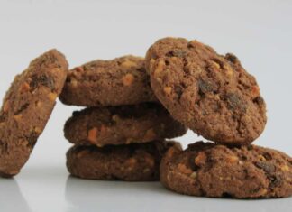 Biscotti al cioccolato e nocciole - Ricettasprint.it
