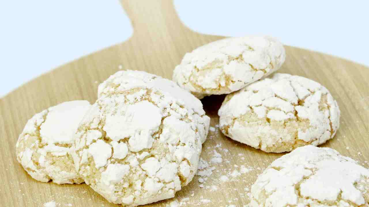 Biscotti con frutta secca senza uova