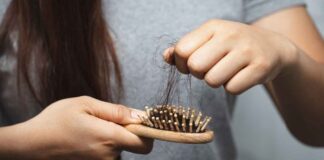 Caduta rapida dei capelli in autunno: cosa mangiare per evitare la calvizie?