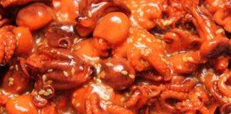 Con qualche calamaro faccio un secondo che merita la scarpetta. Un sughetto così, mai visto Calamaretti al sugo. ricettasprint