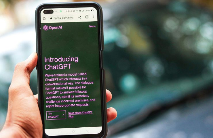 La homepage di ChatGPT su smartphone