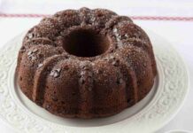 Ciambella morbidissima al doppio cioccolato, questa la nascondo o sparisce prima di arrivare a cena Ciambella morbidissima al doppio cioccolato ricettasprint