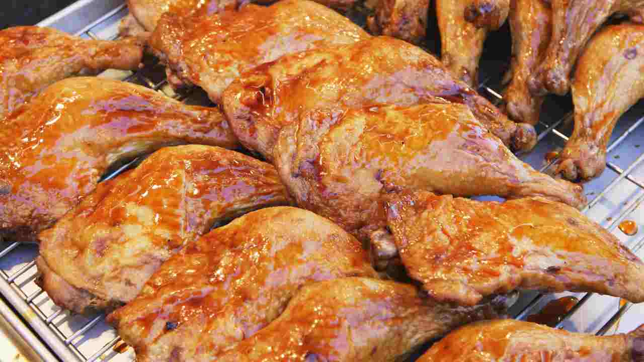 Cosce di pollo glassate al miele e soia. ricettasprint.it
