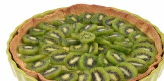 Crostata con crema e frutta fresca