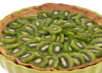 Il dolce più fresco dell’autunno è pronto in poche mosse: una crostata super Crostata con crema e frutta fresca