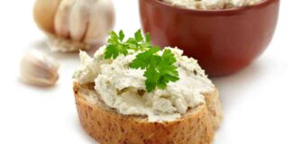 Una vellutata di ceci sul pane tostato, una goduria, non un semplice antipasto