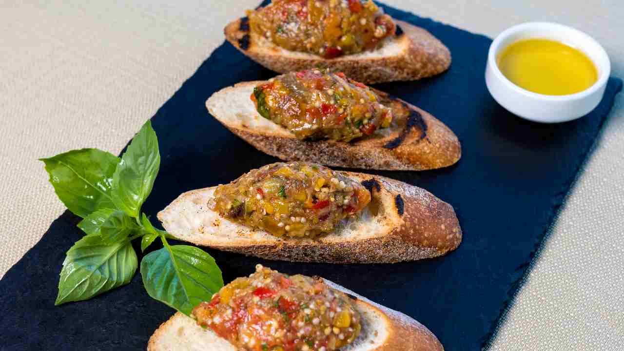 Crostoni con crema di melanzane