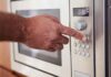 Forno a microonde attenzione a questi cibi - RicettaSprint