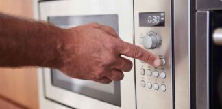 Attenzione al microonde: questi cibi qui non ci vanno | La guida definitiva Forno a microonde attenzione a questi cibi - RicettaSprint