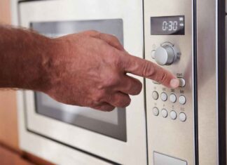Forno a microonde attenzione a questi cibi - RicettaSprint