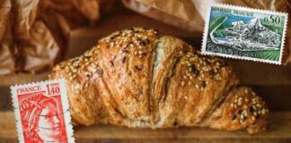 Lo lecchi e ti viene fame: il francobollo che ha il sapore di croissant Un croissant e due francobolli