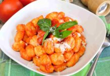 Gnocchi alla sorrentina, un salto al Sud con il piatto filante che mette tutti d’accordo