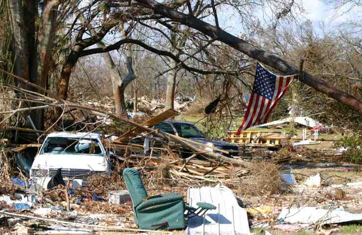 Paesaggio devastato da un uragano negli USA