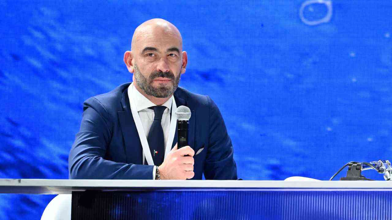 Matteo Bassetti nuovo allarme acqua delle bottiglie - RicettaSprint