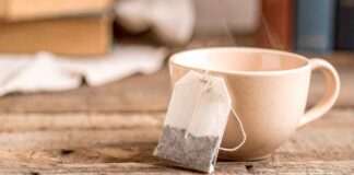 Non buttare via i filtri della camomilla | Usali per i capelli e non servirà nemmeno andare dal parrucchiere Non buttare i filtri di camomilla usali sui capelli - RicettaSprint