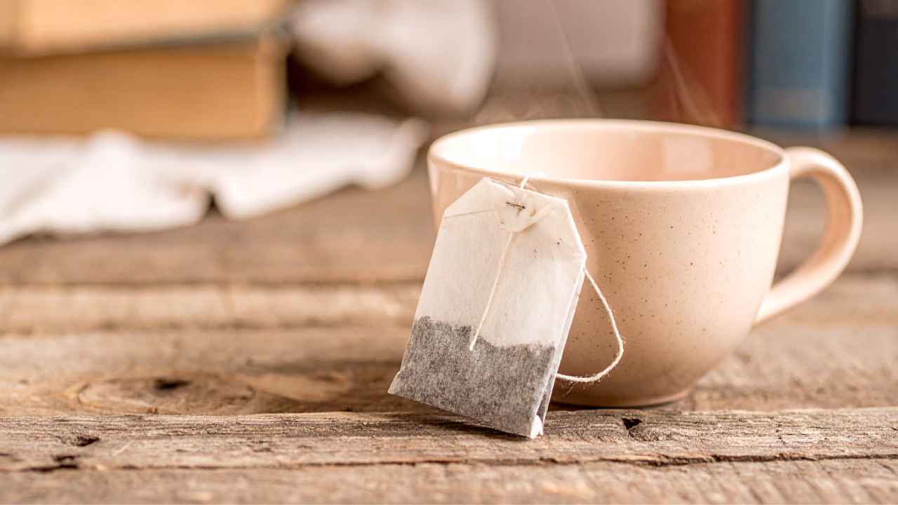 Non buttare i filtri di camomilla usali sui capelli - RicettaSprint