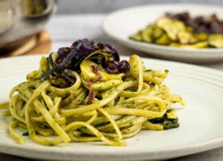 Pasta con zucchine e cipolle - Ricettasprint.it